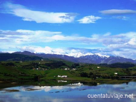 Picos de Europa desde S.Vte. de la Barquera.